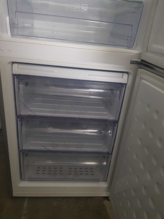 Хладилник с фризер Beko
