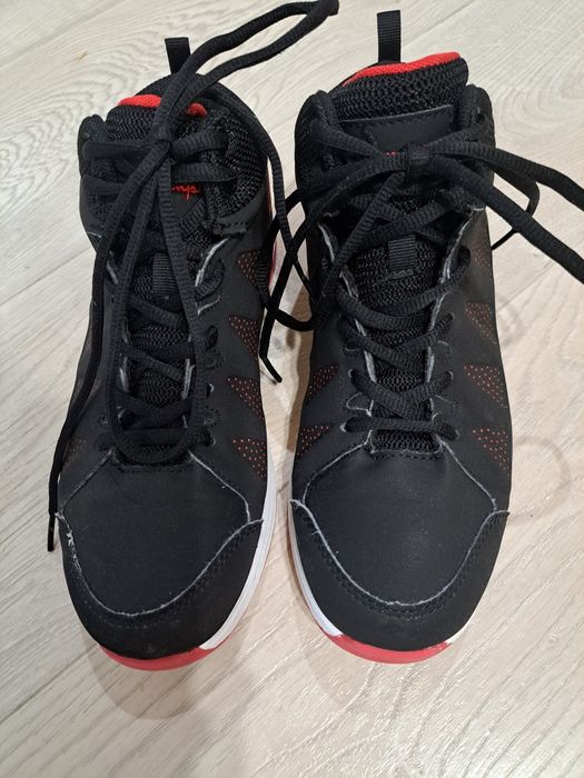 Нови маратонки Champion