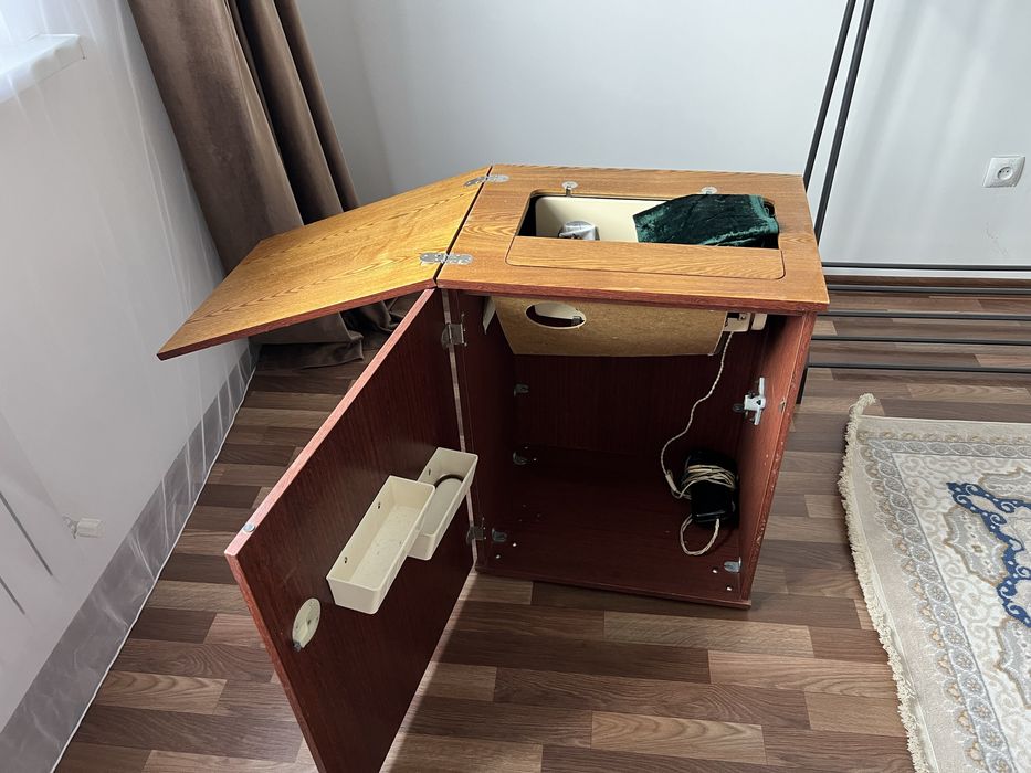 Продам советскую швейную машинку «Чайка •142м»