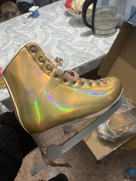 Продам коньки почти новые