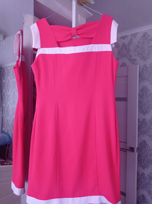 Продам платья спрочно