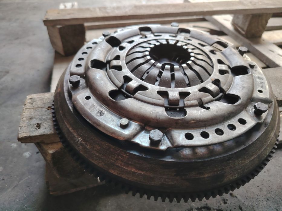 Комплект съединител с маховик за Опел Зафира Б Астра Х 1.6 бензин 115