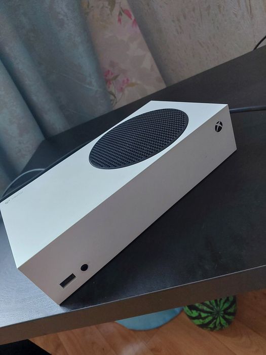 Xbox series s в отличном состоянии