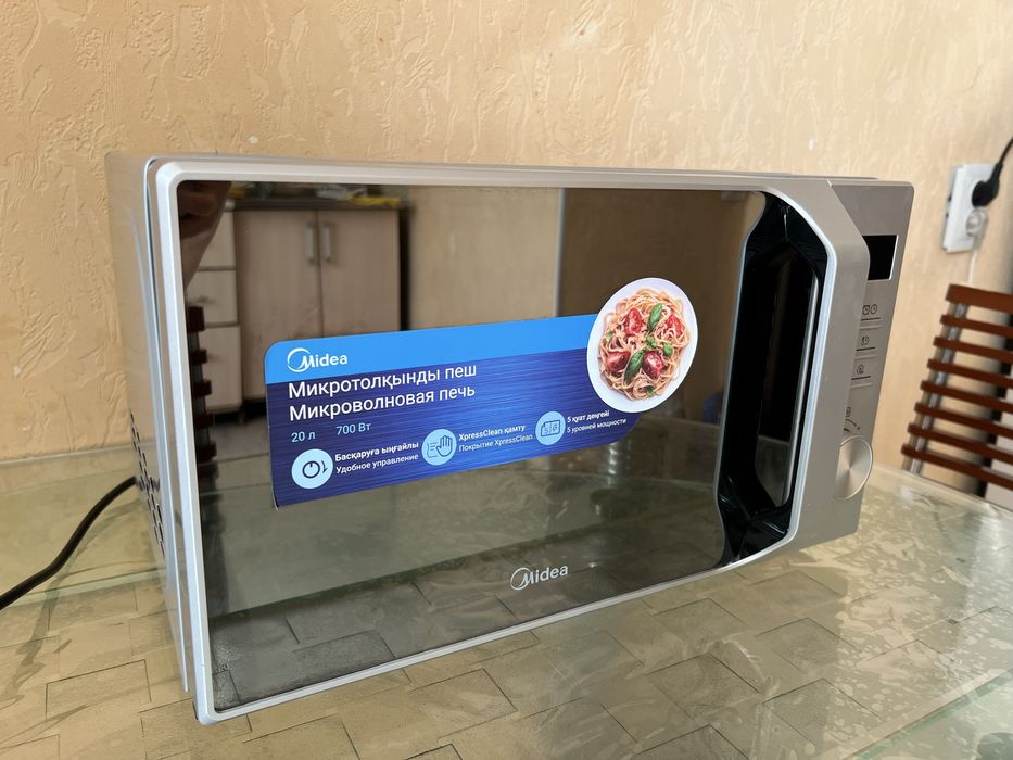 Микроволновая печь Midea- почти новая
