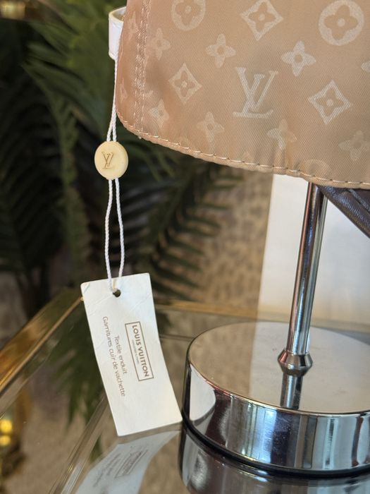 Șapcă Louis Vuitton Monogram – cozoroc din piele – bej/maro