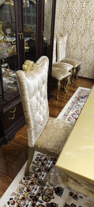 Продается стол и стулья