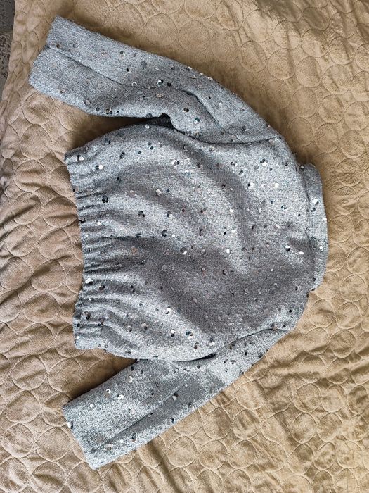 Продам новый бомбер. Размер не подошел.