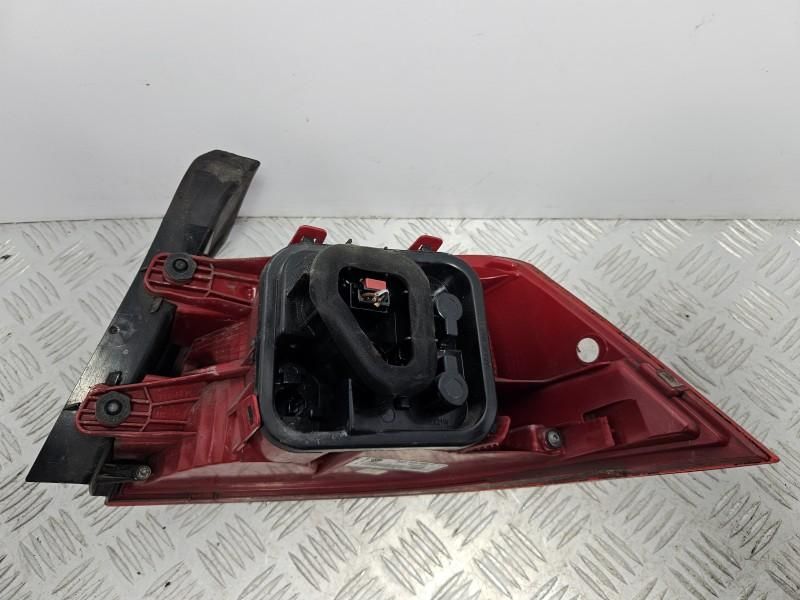 Stop aripa stanga mic defect Volkswagen Passat B7