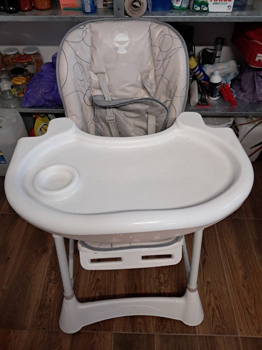 Scaun bebelusi pt.servirea mesei