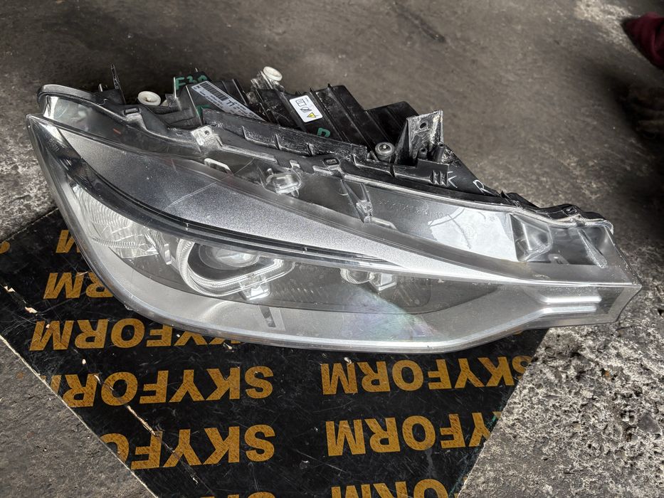 Bmw F30 Bi xenon Десен фар със завиване Би ксенон
