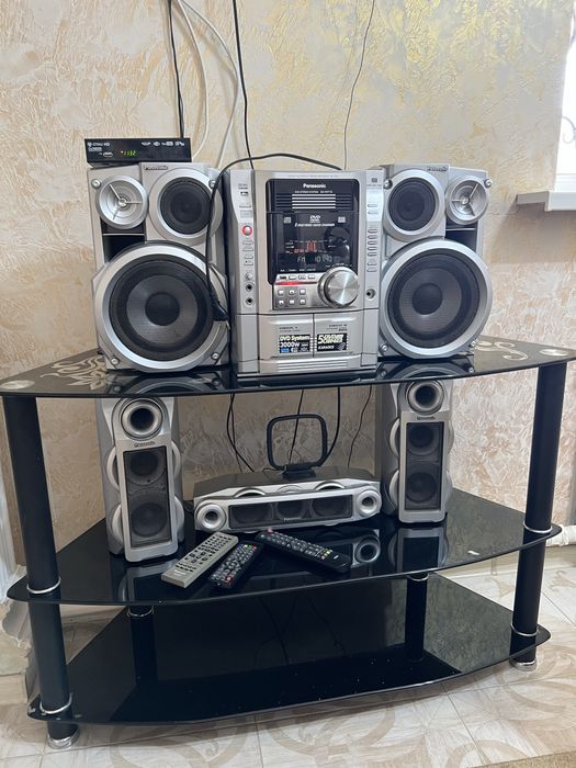 Продается Музыкальный центр+подствака