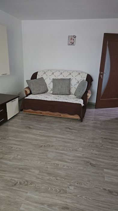 Închiriez apartament