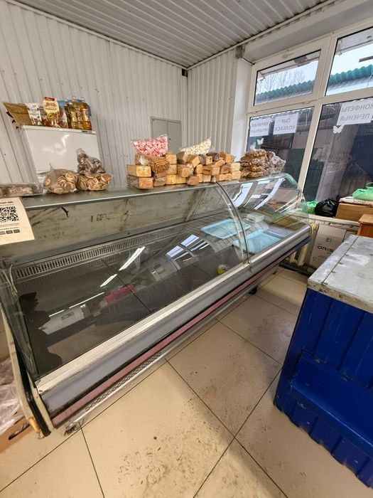 Продам витриный холодильник