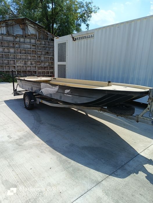 Barcă K-maxx 545 cu peridoc dedicat