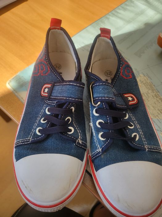 Подарявам обувки за момче