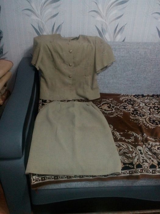 Продам женский костюм