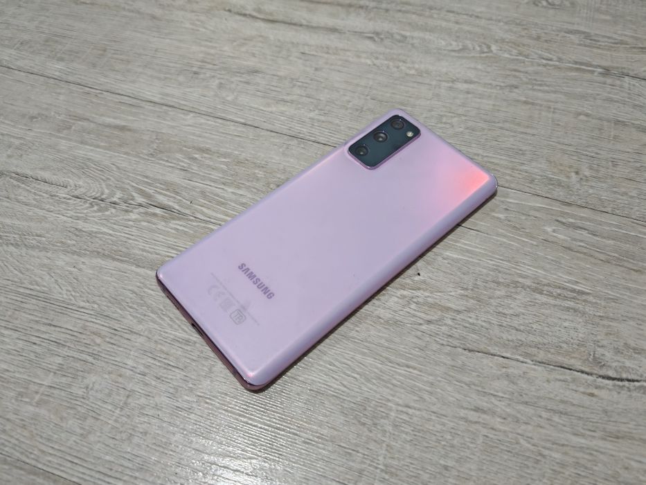 Samsung S20FE память 128gb