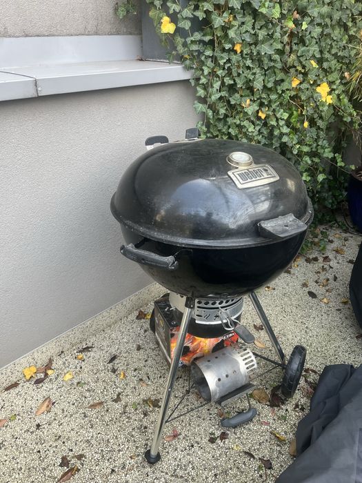 Weber Gratar carbuni Master-Touch Premium GBS E-5775 + Husa