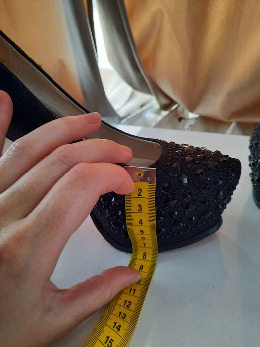 Обувки на висок ток