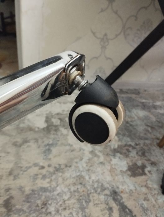 компютерный стул.1 колеса надо сварит