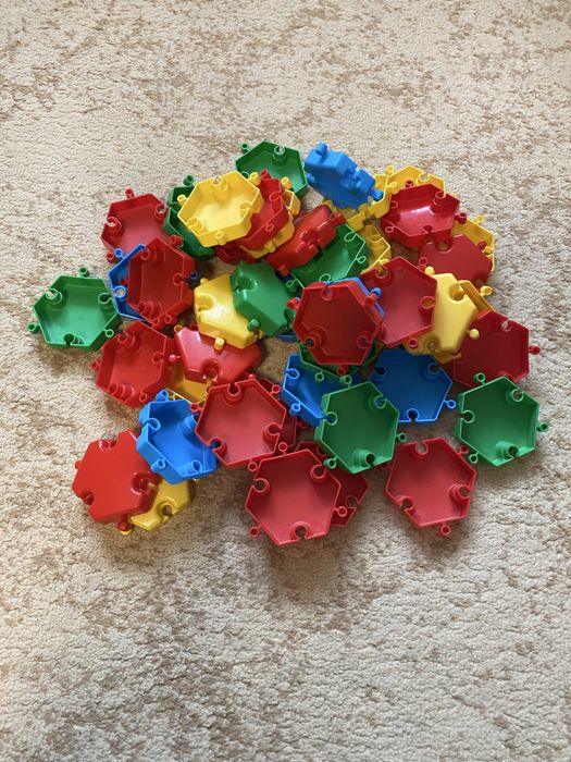 Развивающие игрушки -конструктор