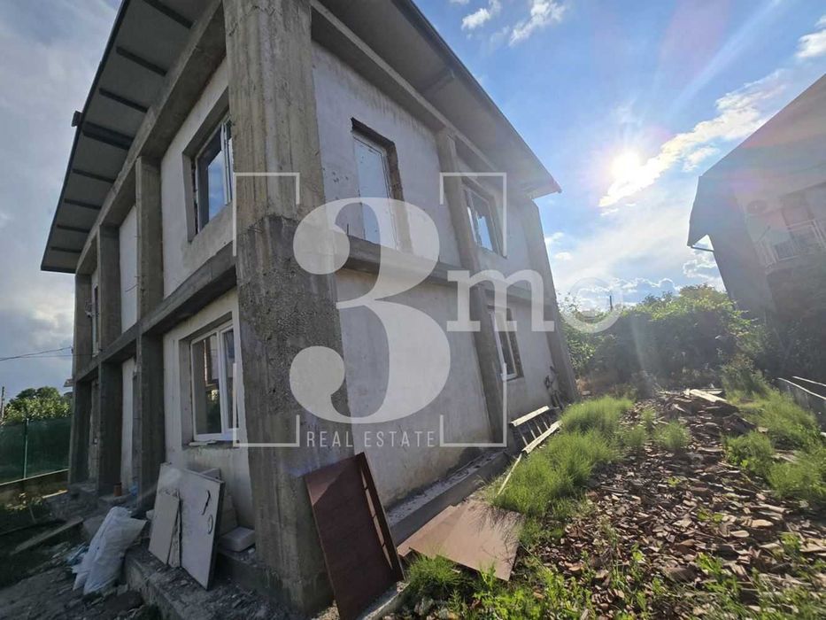 „3mo“ недвижими имоти продава къща, находяща се в с. Казичене
