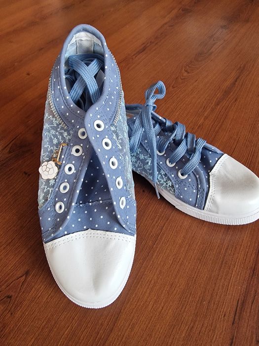 Дамски кецове с дантела