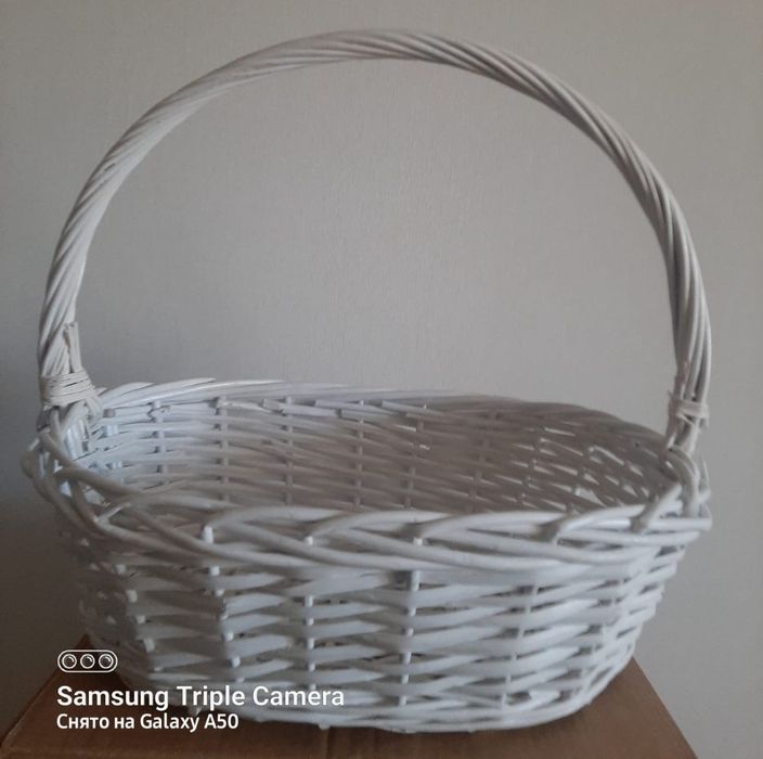 Белая большая корзина  в отличном состоянии