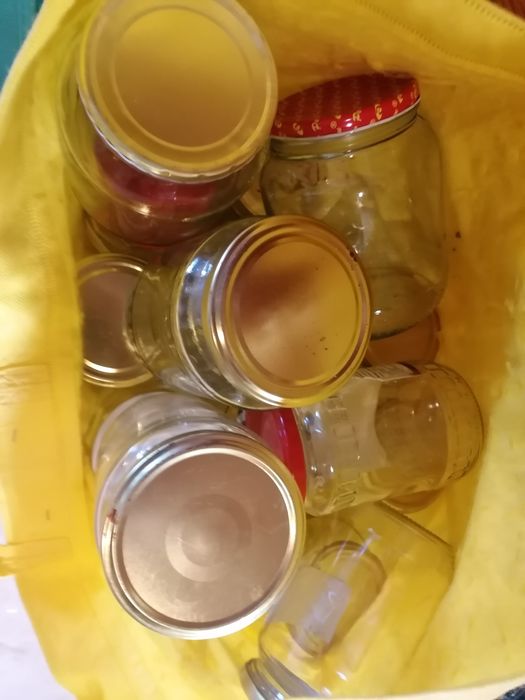 Продавам празни буркани с капачка та по 10 ст.