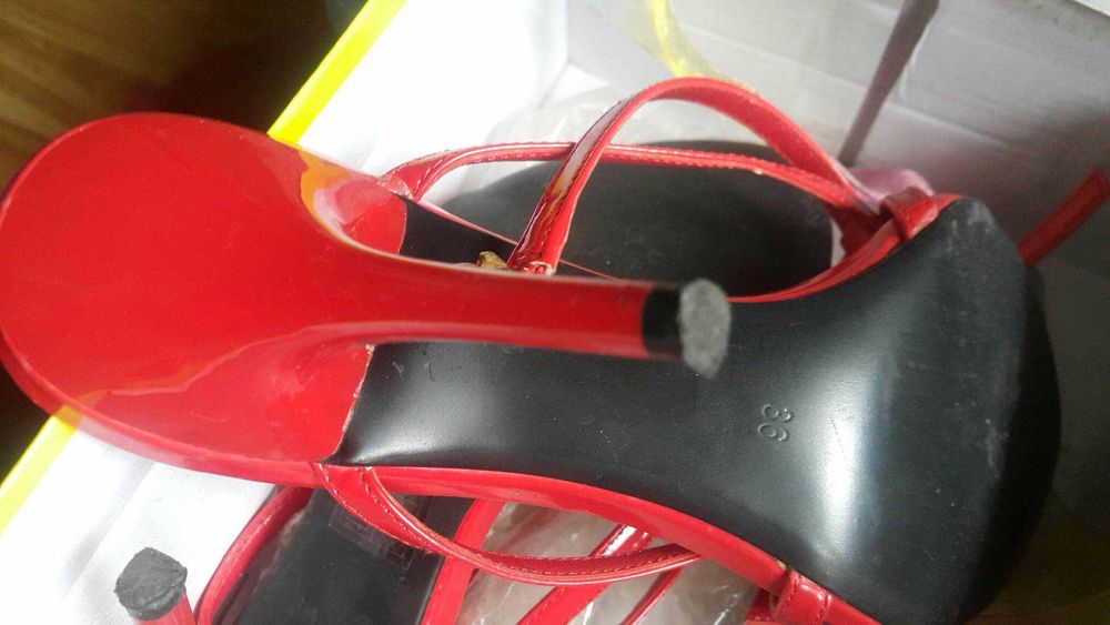 Разни яки обувки