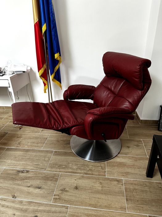 Fotoliu extensibil din piele, stare aproape perfecta