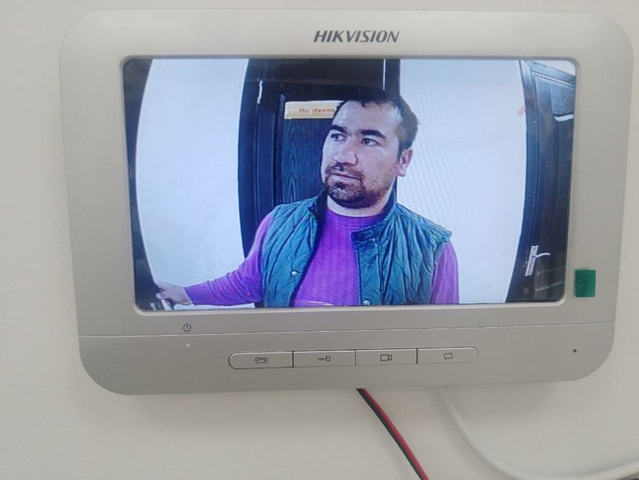 Ustanofka kameranablyudeniya damafon.