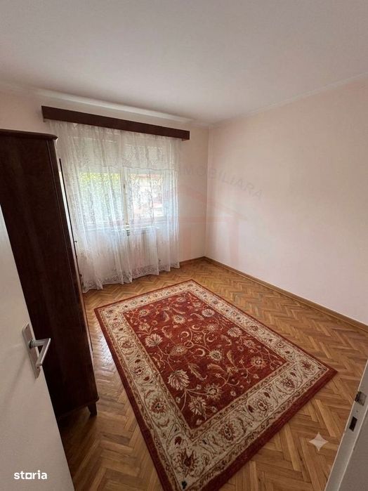 Vanzare apartament cu 4 camere in Micro 13, etaj 3, pret 65 000 euro
