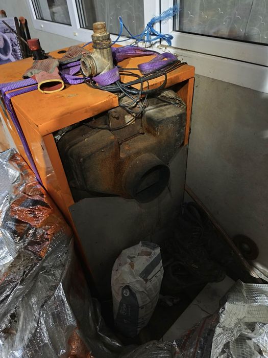 Vând centrală pe lemne