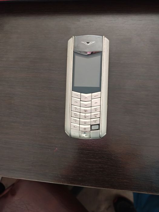 Телефон - vertu Ferrari
