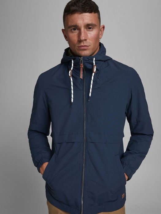 Jacketa/Geaca Jack & Jones 
Noua cu eticheta Model 2021