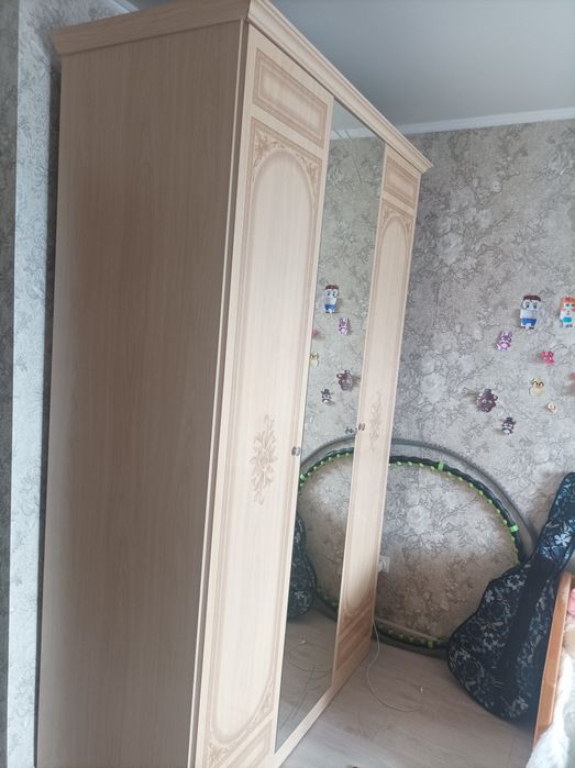 Шкаф- Шифоньер .