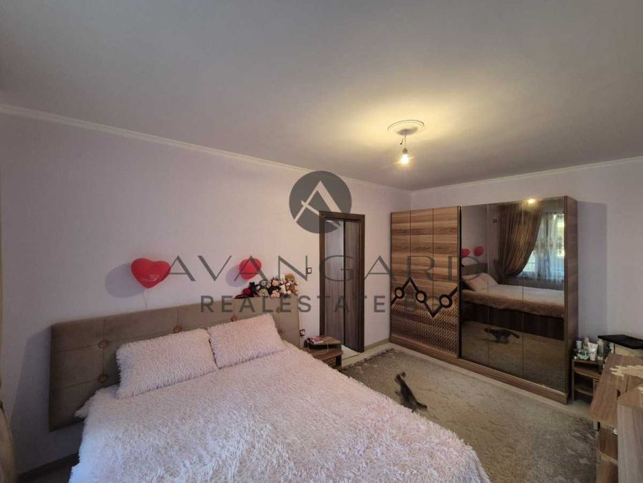 Продава се Тристаен апартамент в Пловдив, Остромила - 120 кв.м за 1550 €/кв.м - Снимка #4