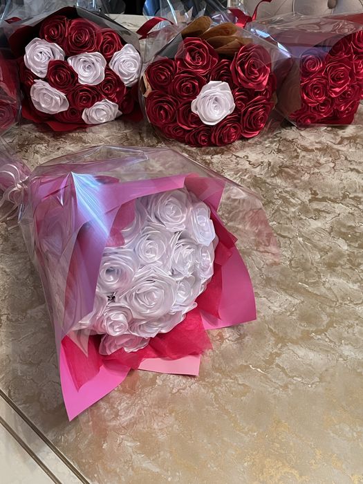 Букет из атласных лет