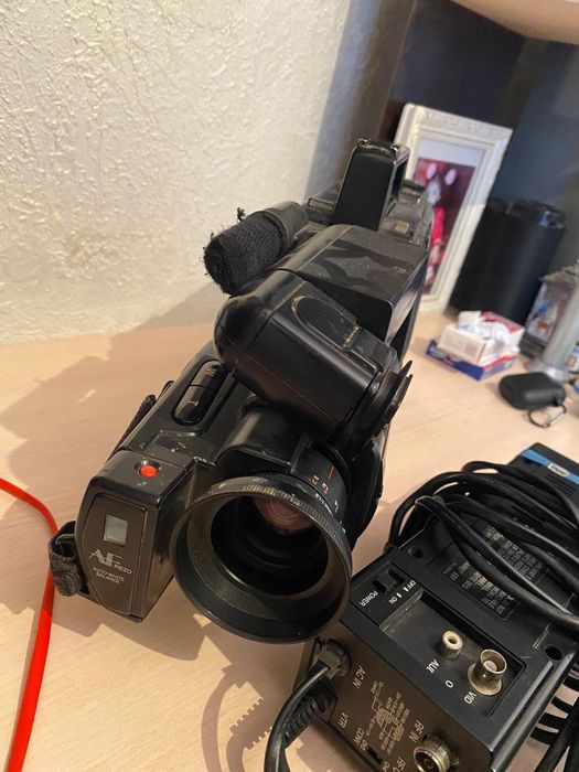 Продам хорошую видео камеру