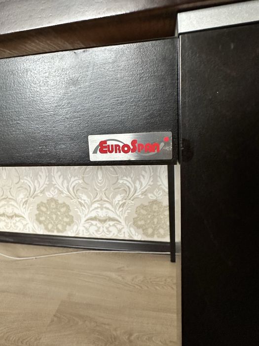 Стол в гостиную