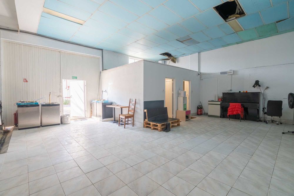 Дава се под наем Промишлена сграда в с. Йоаким Груево, Област Пловдив - 1400 кв.м за 2295 € - Снимка #14