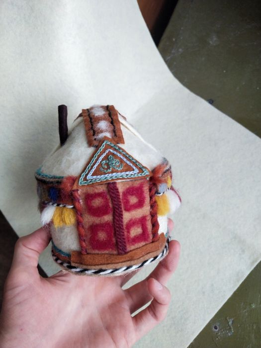 Юрта сувенир из войлока