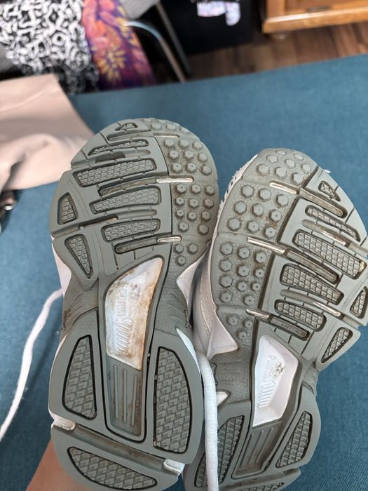 Adidasi baieti din piele