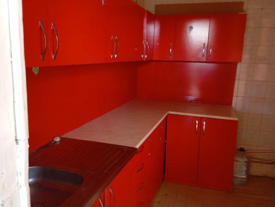 Barcha qulayliklarga ega Toshkent viloyati Oʻrta Chirchiq uy sotiladi