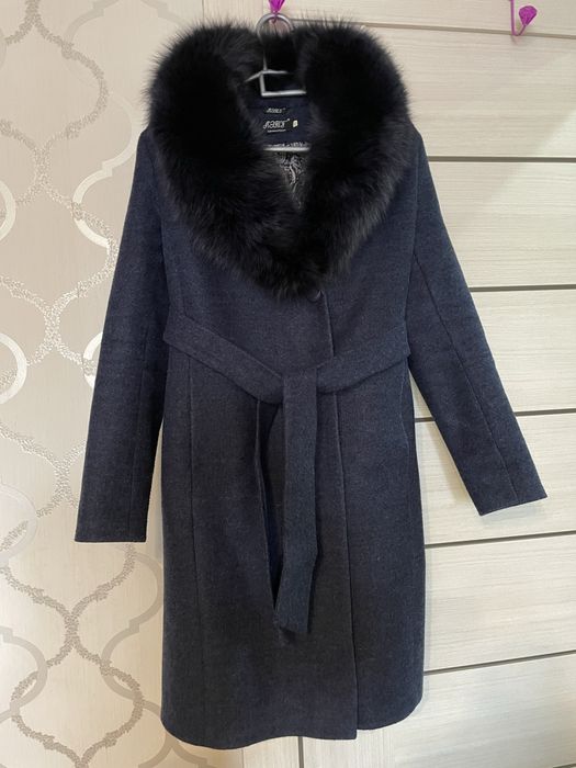 Продается пальто зимнее женское