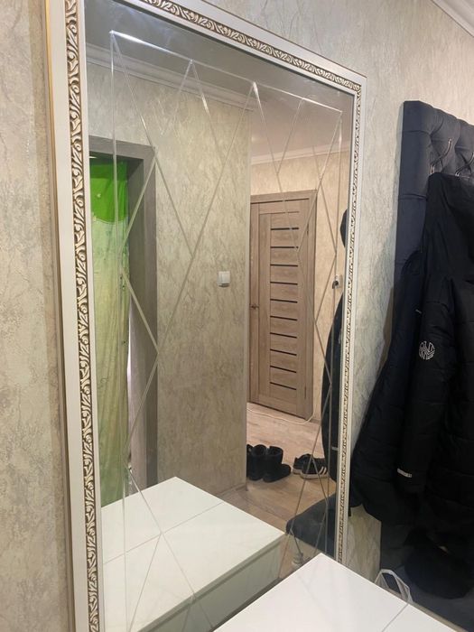 Продам прихожую с зеркалом