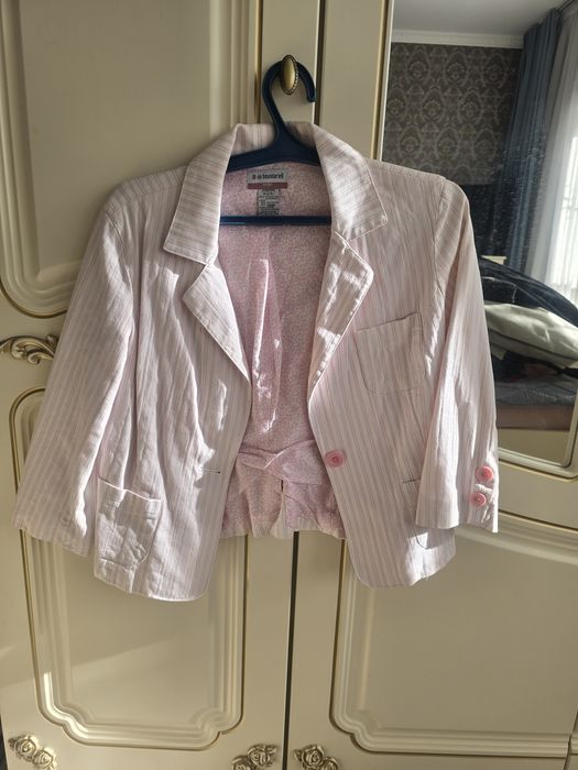 Продам женские пиджаки