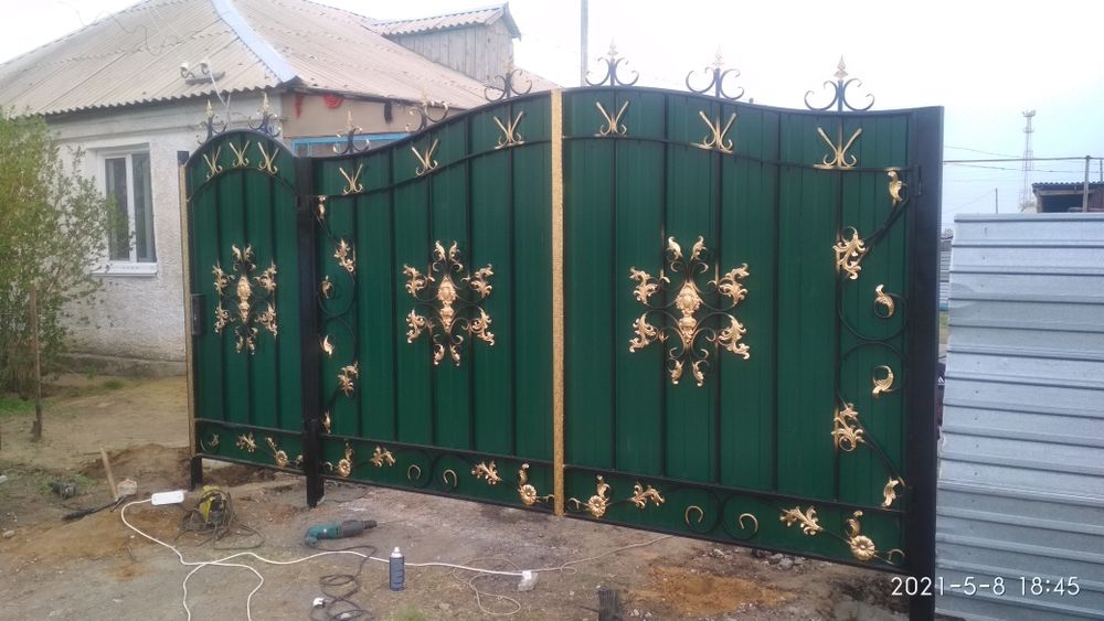 Ворота,заборы,качели.