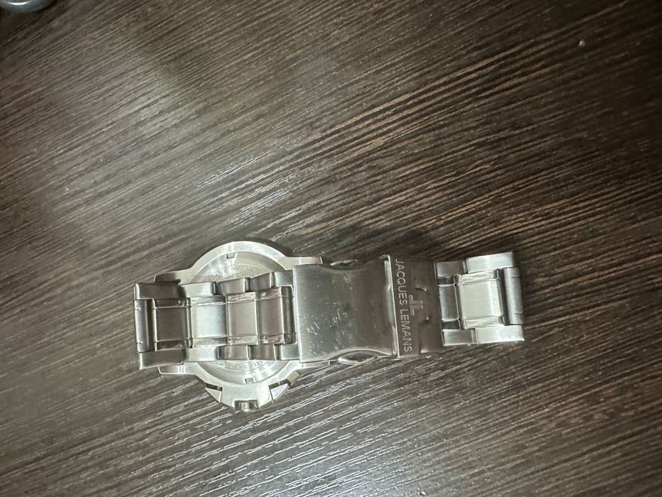 Продам часы фирмы Jasques Lemans